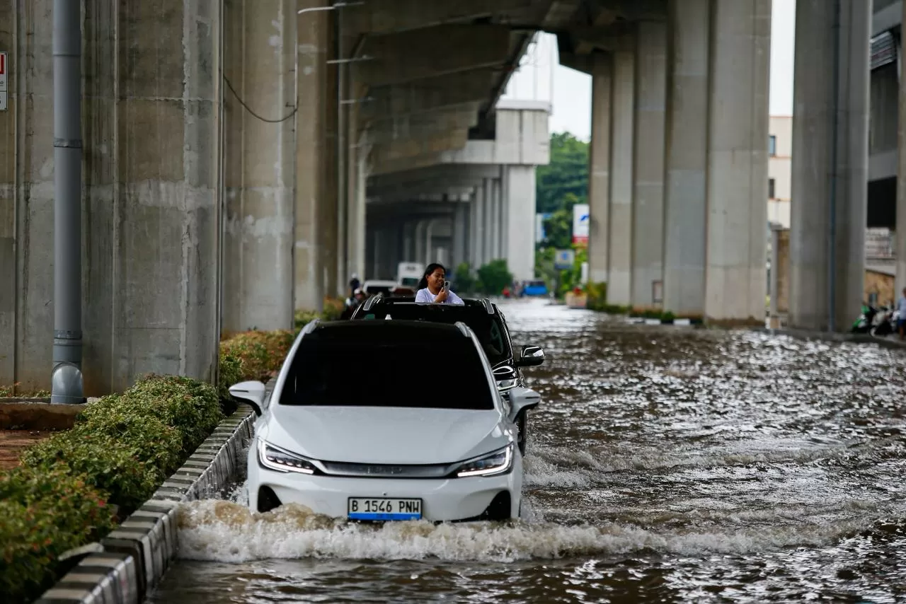 Hujan Deras Picu Banjir...