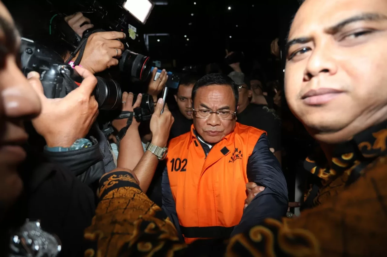 KPK Tahan Bupati Pati...