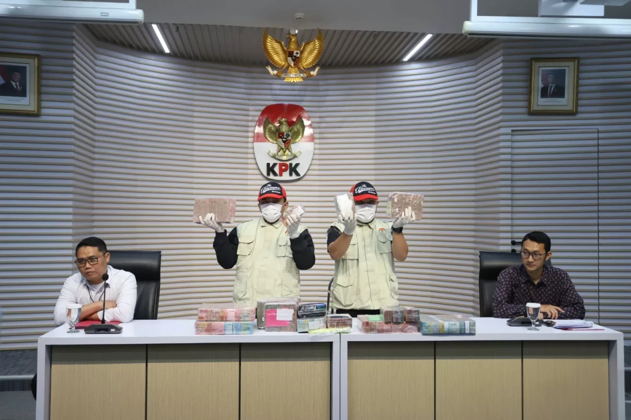 OTT Bupati Pati dan...