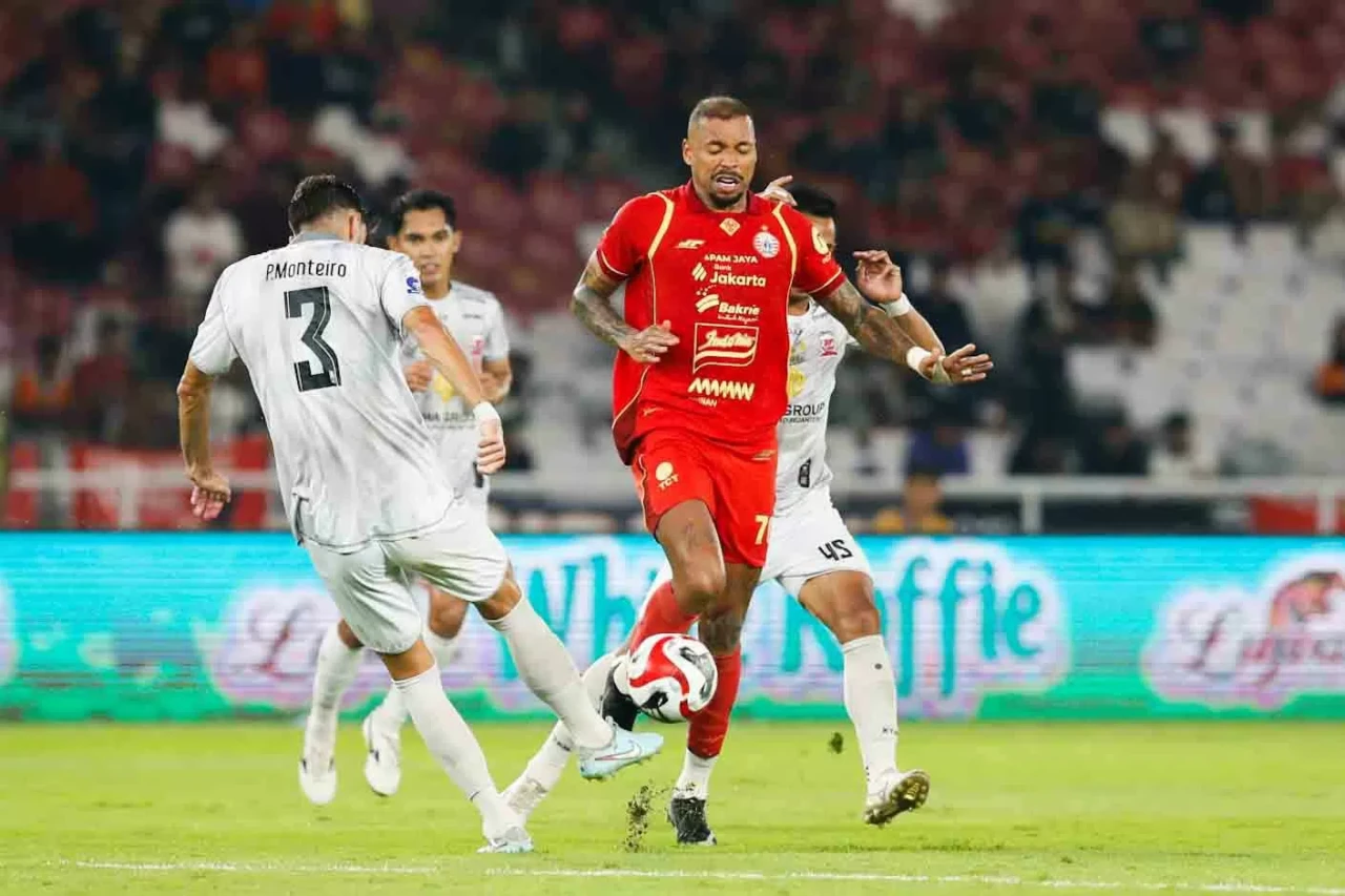 Dua Penalti Antar Persija...