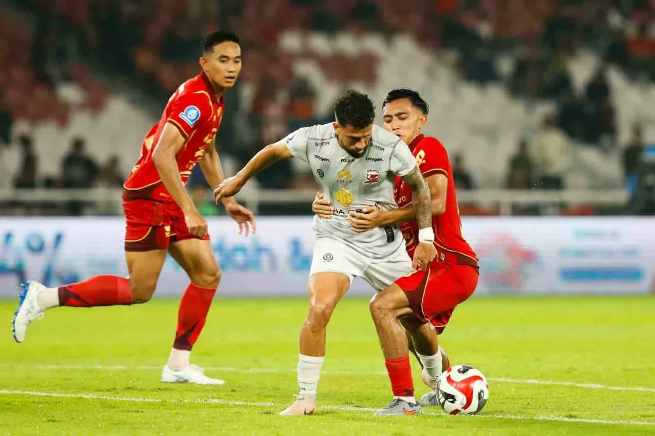 Dua Penalti Antar Persija...