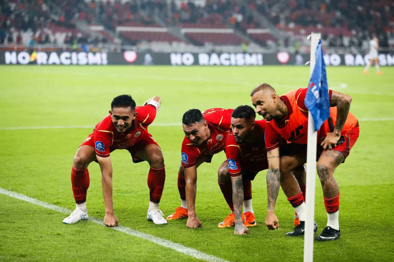 Dua Penalti Antar Persija...