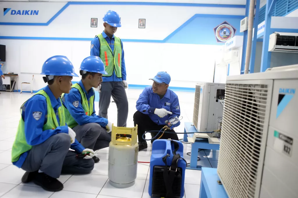 DAIKIN Perkuat Layanan...