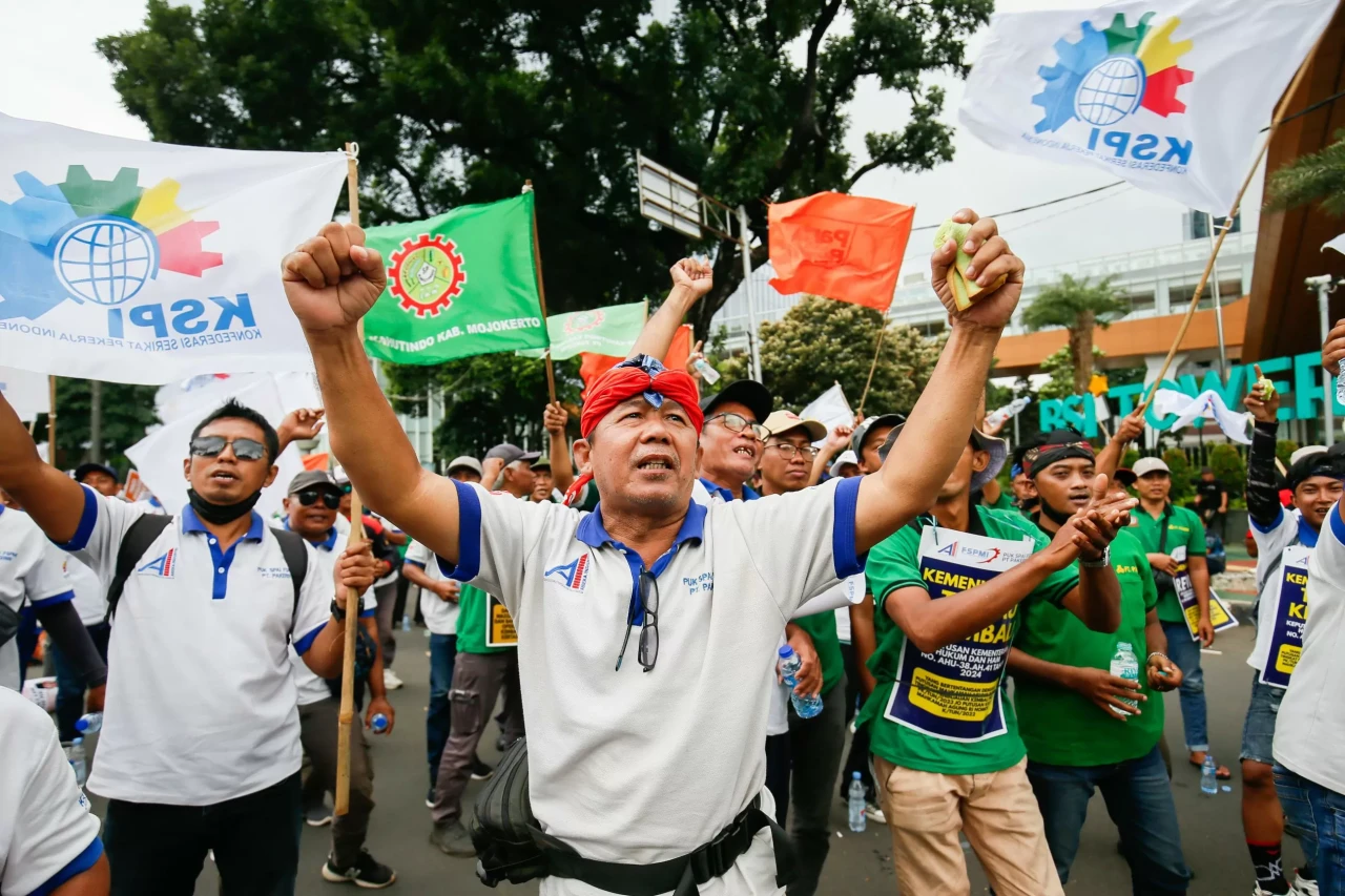 Aksi Buruh Soroti Upah...