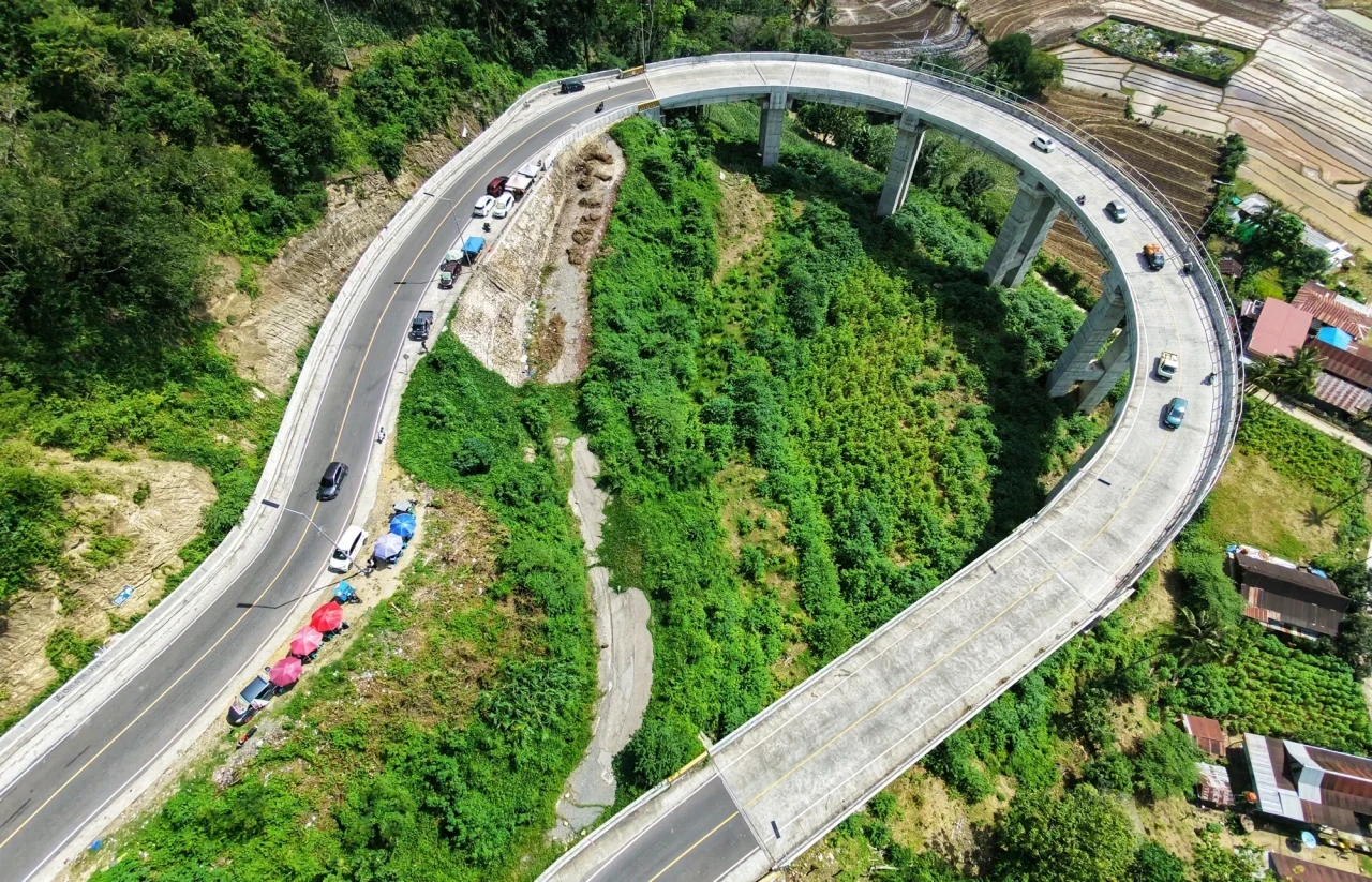 Jembatan Layang Tompo...