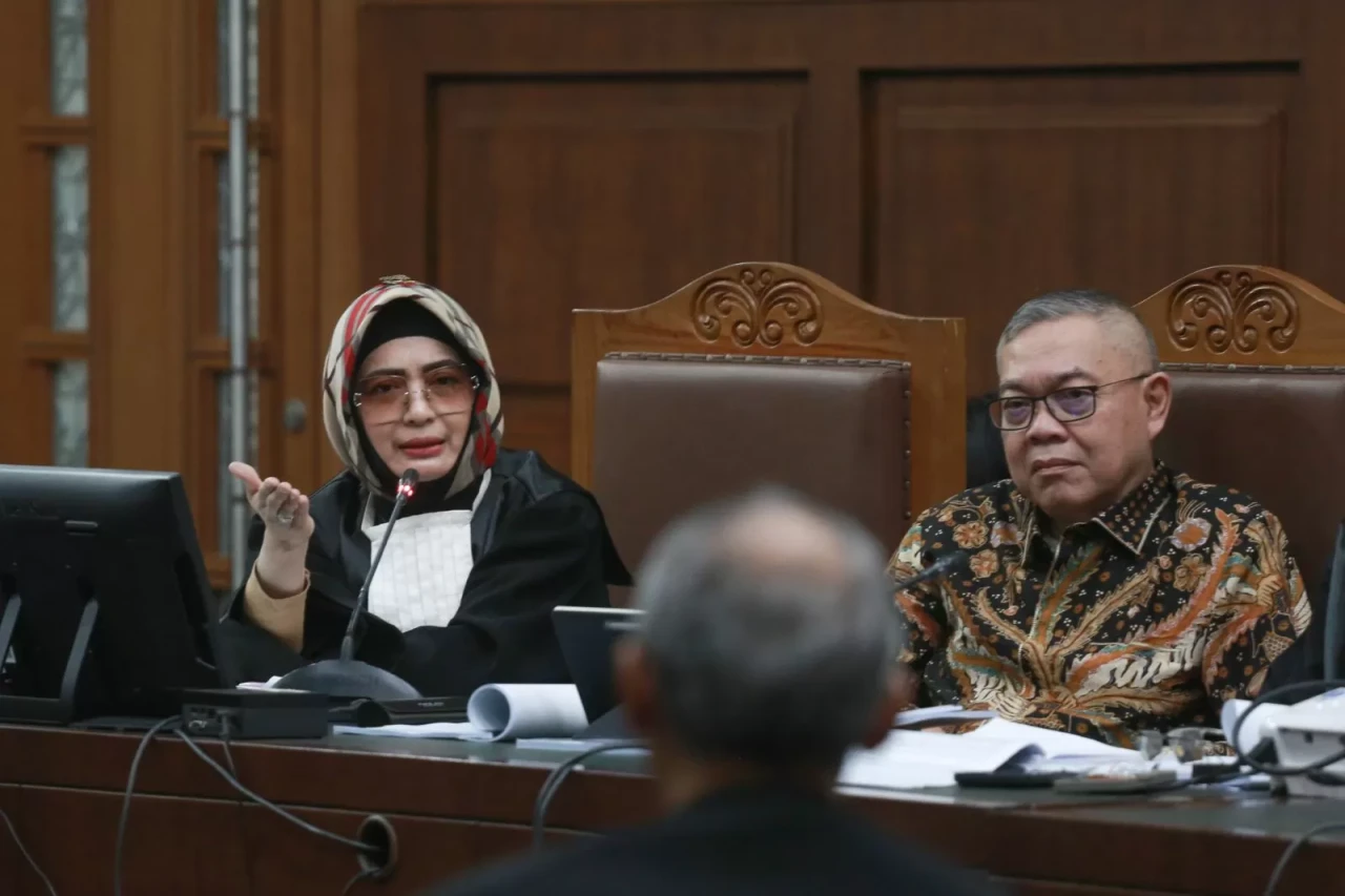 Disidang Kasus LNG,...
