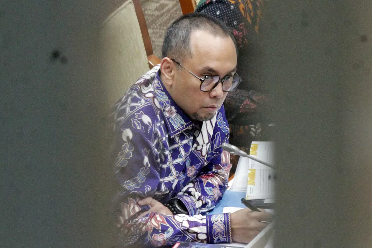 Raker Komisi III DPR,...