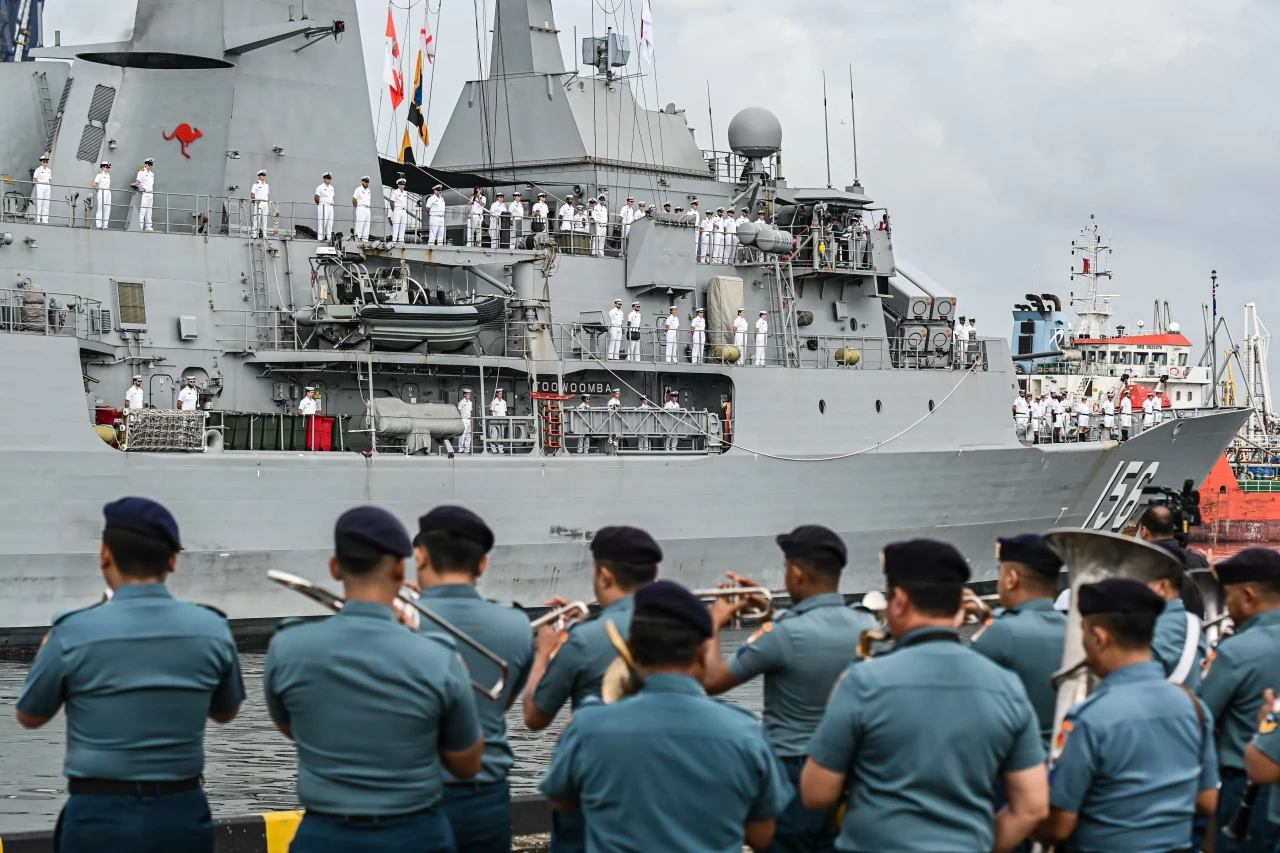 Kapal Perang HMAS Toowoomba...