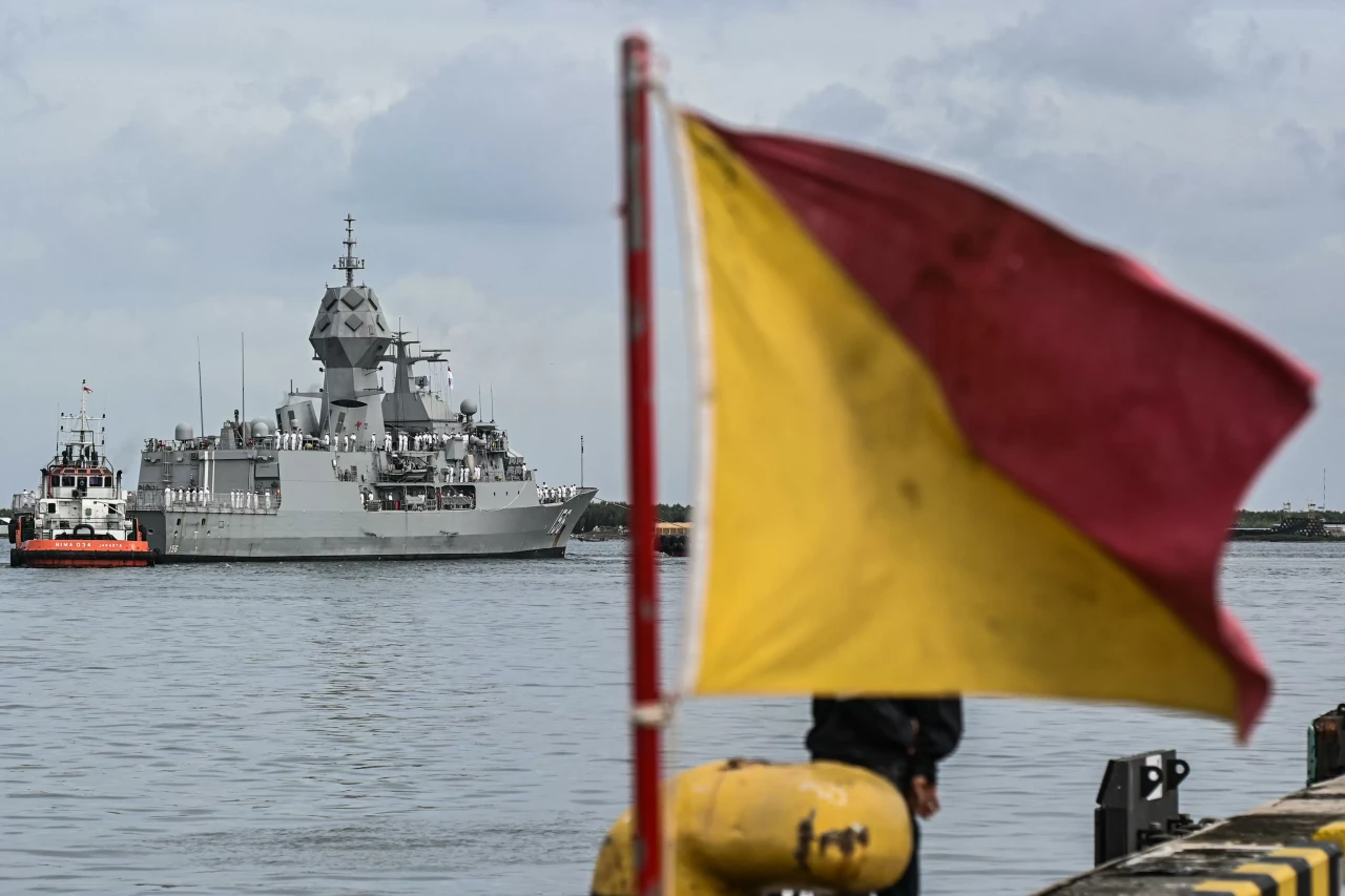 Kapal Perang HMAS Toowoomba...