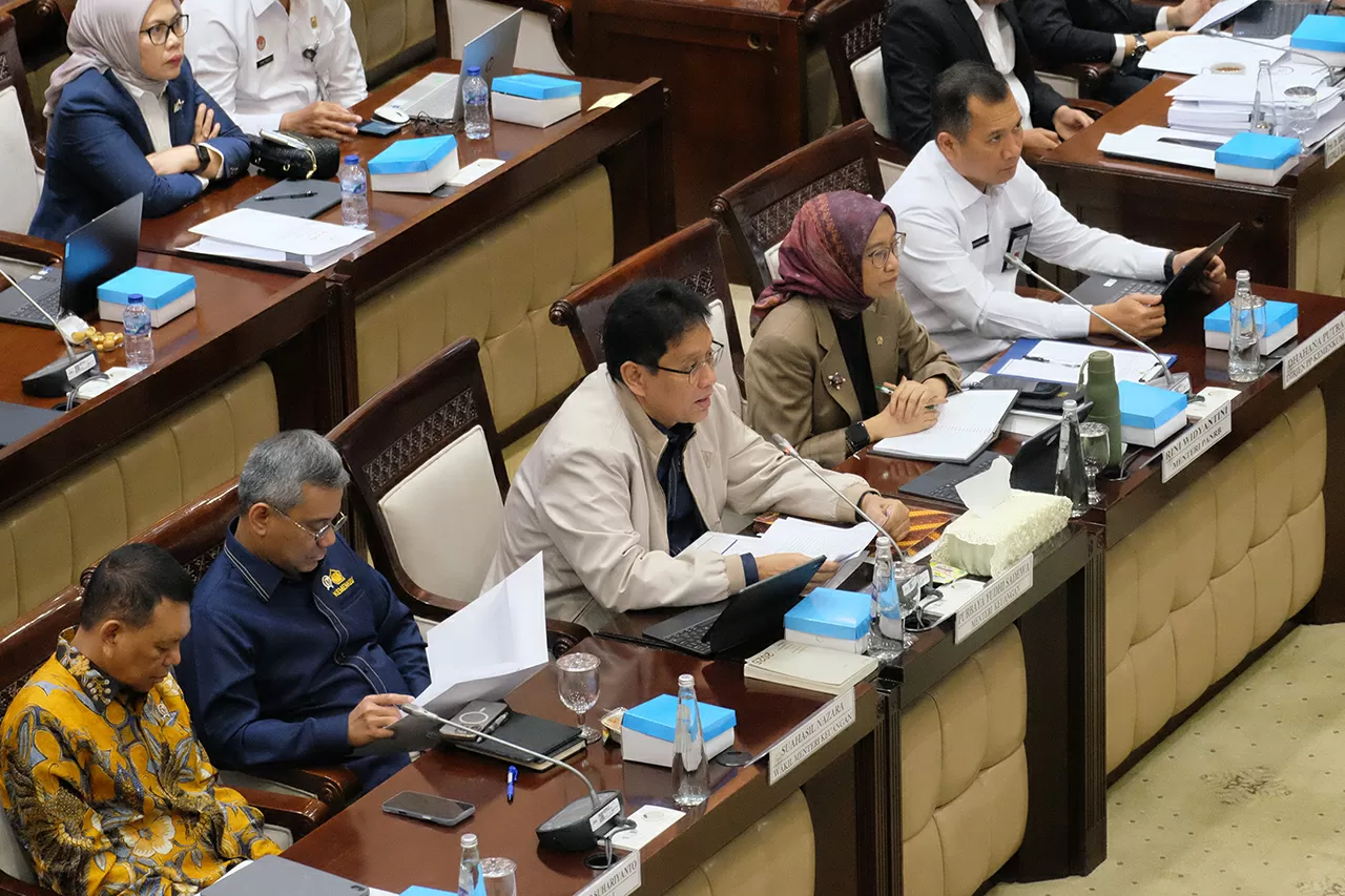 Komisi XI DPR Gelar...
