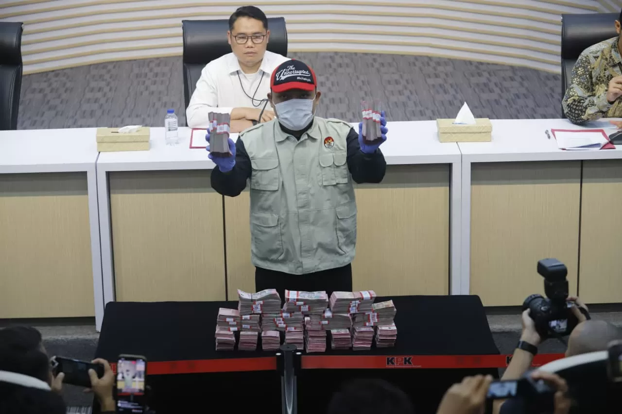 OTT PN Depok, KPK Tunjukkan...