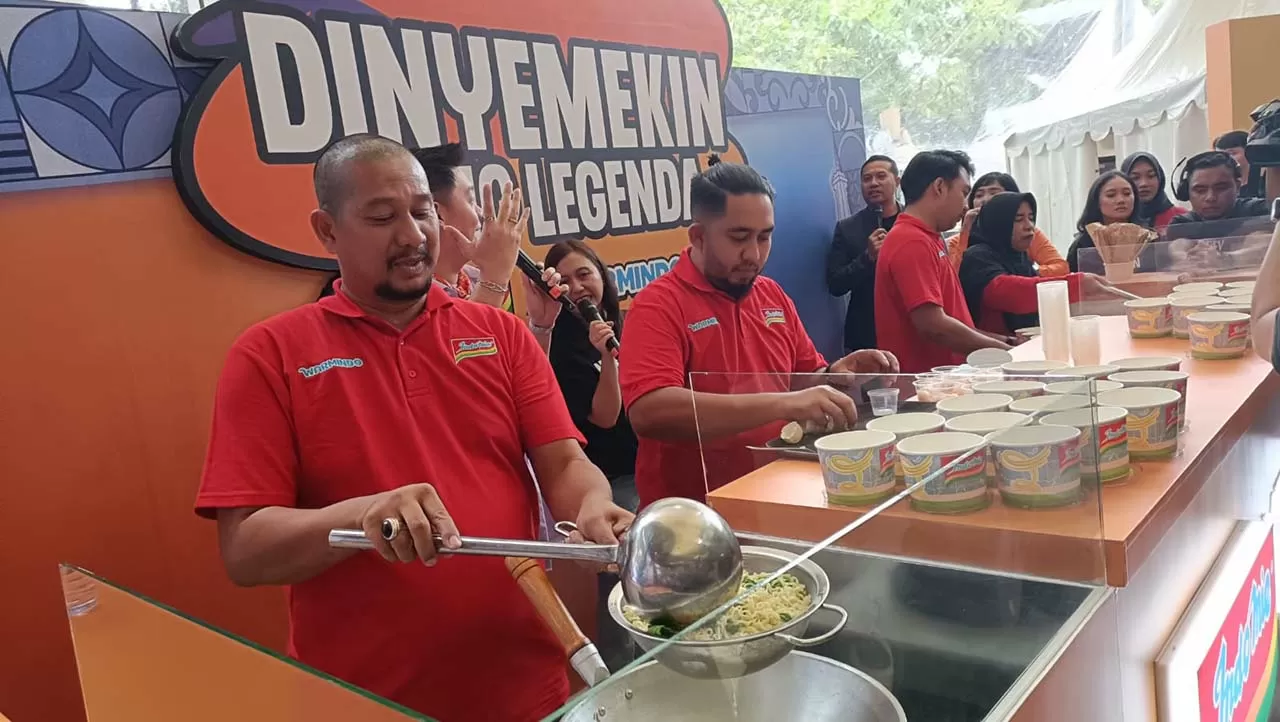 Hangatkan Tren Mi Nyemek,...