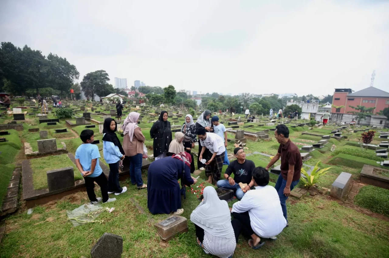Ziarah Kubur Jelang...