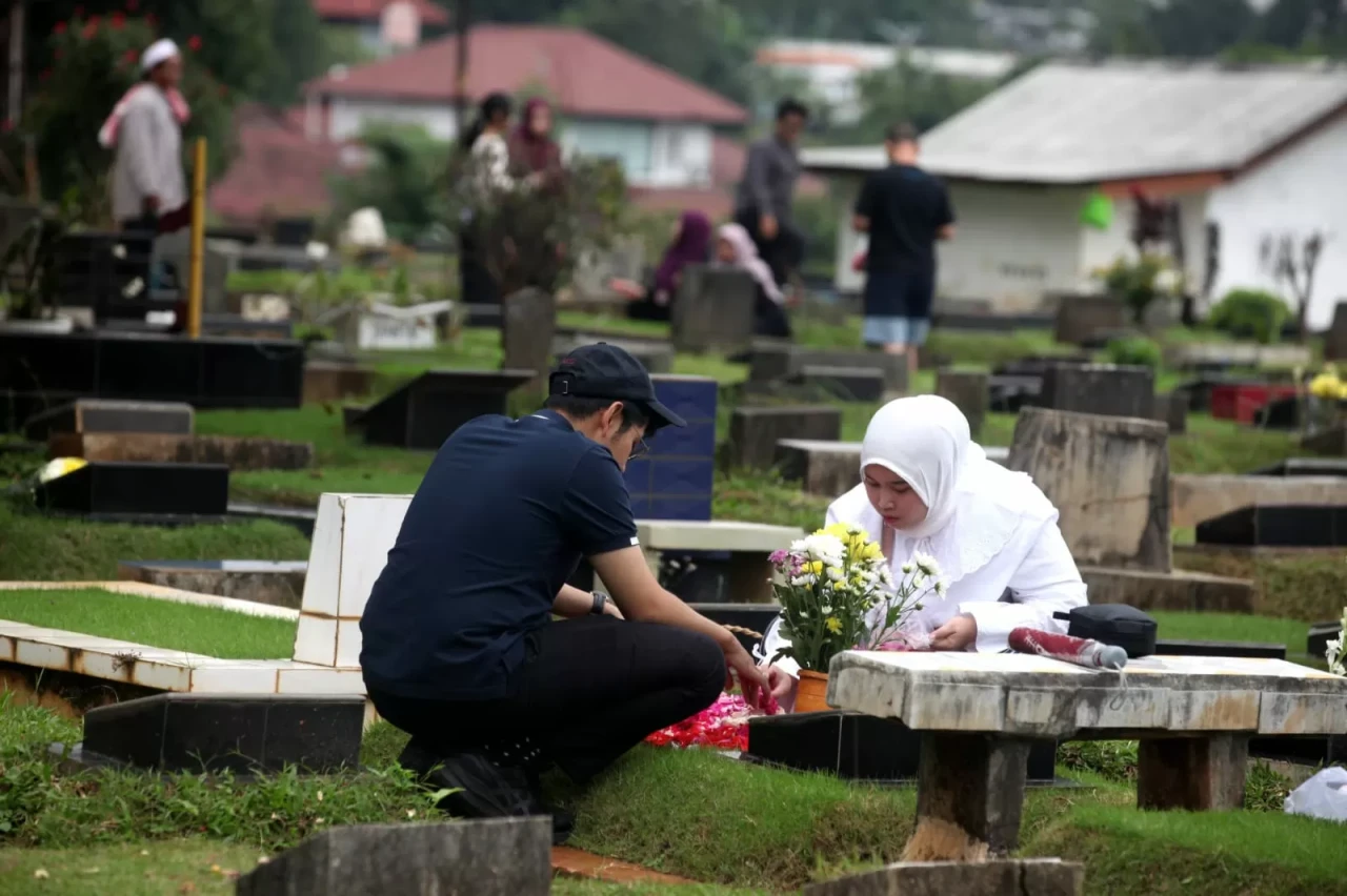 Ziarah Kubur Jelang...