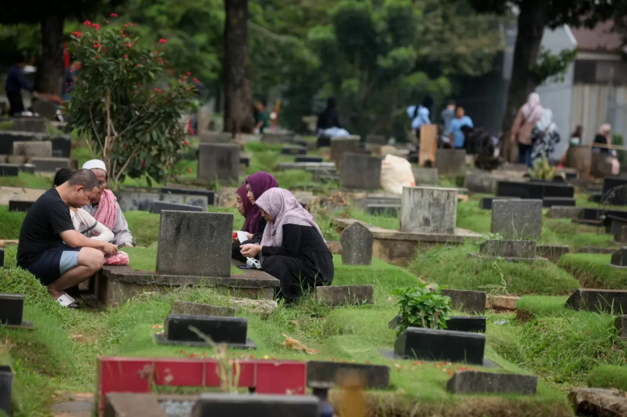Ziarah Kubur Jelang...