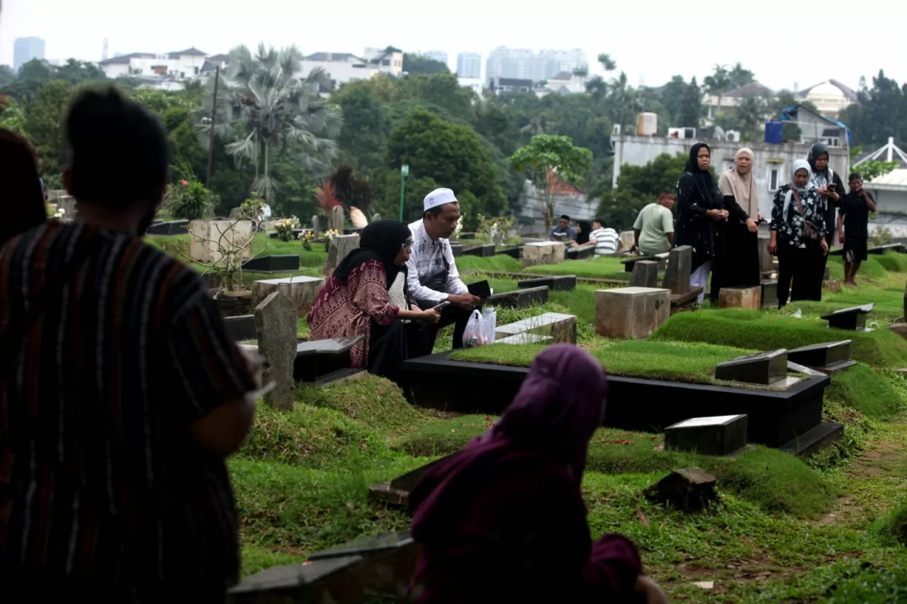 Ziarah Kubur Jelang...
