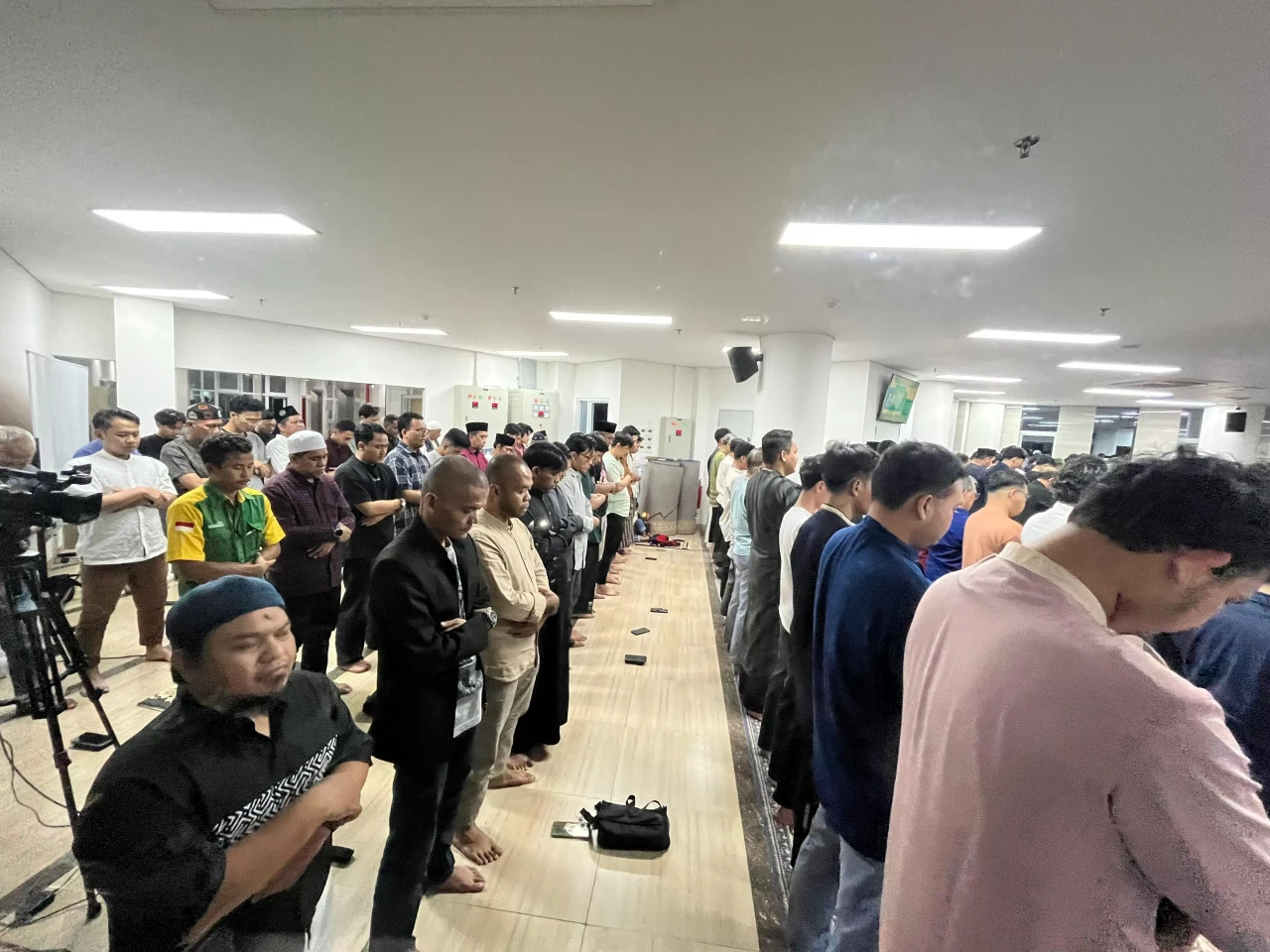 Tarawih Perdana di Masjid...