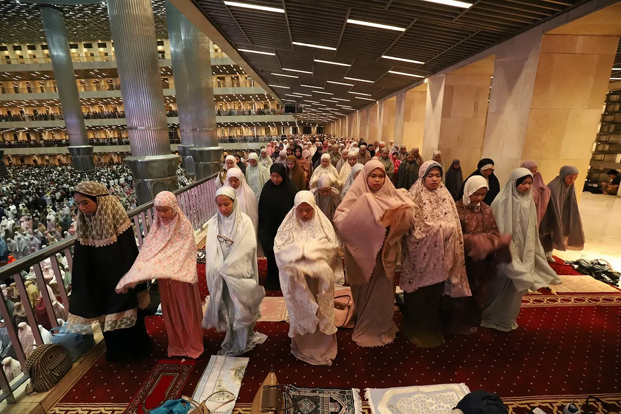Salat Tarawih Perdana...