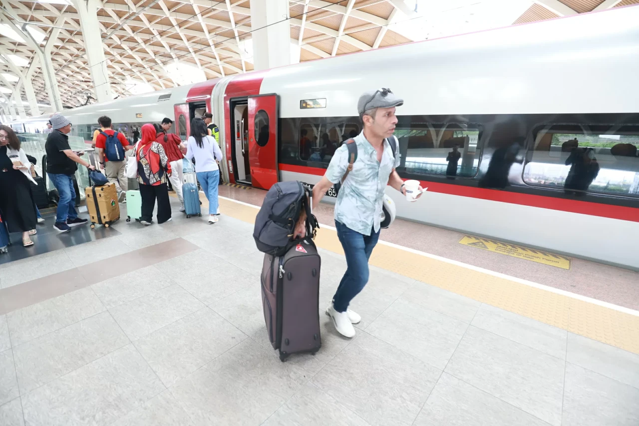 11.000 Penumpang Naik...