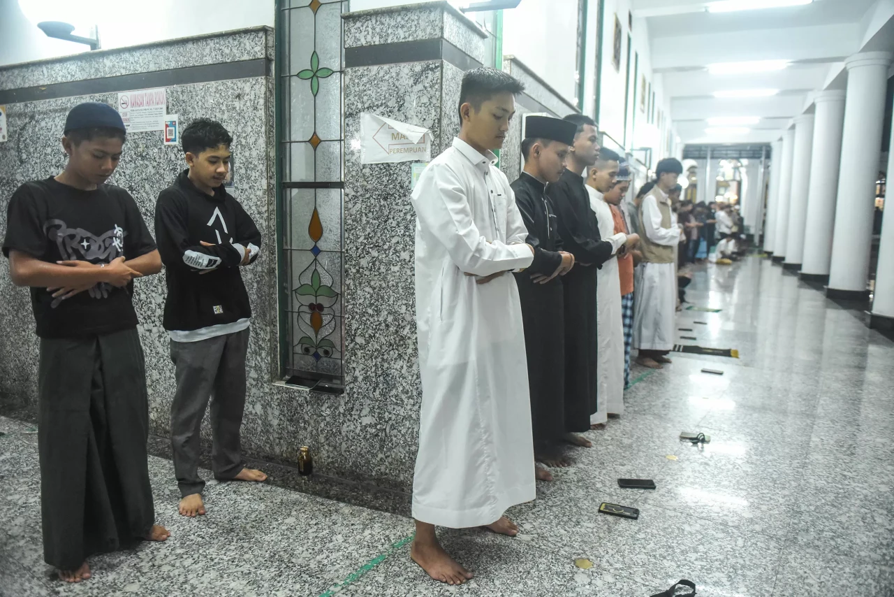 Potret Salat Tarawih...