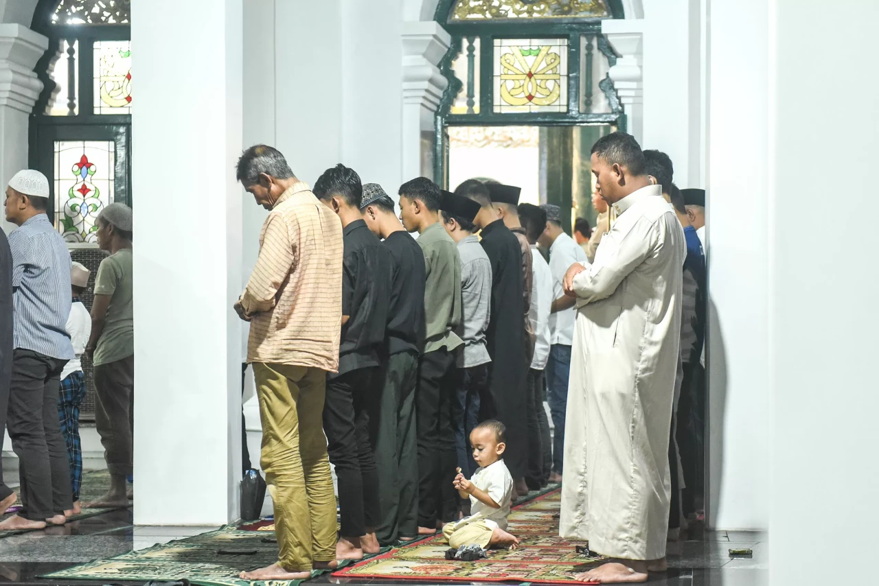 Potret Salat Tarawih...