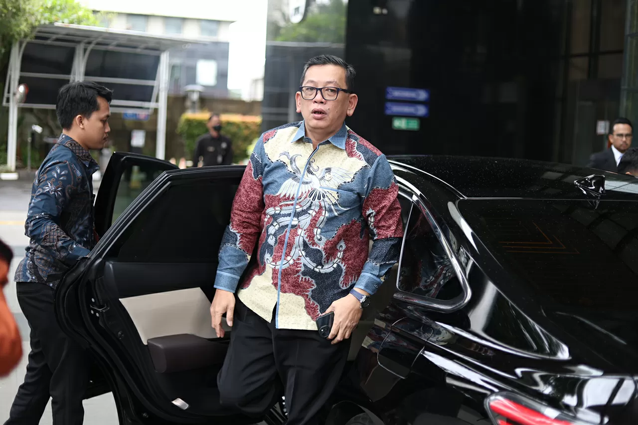 Ketua KY Temui Komisi...