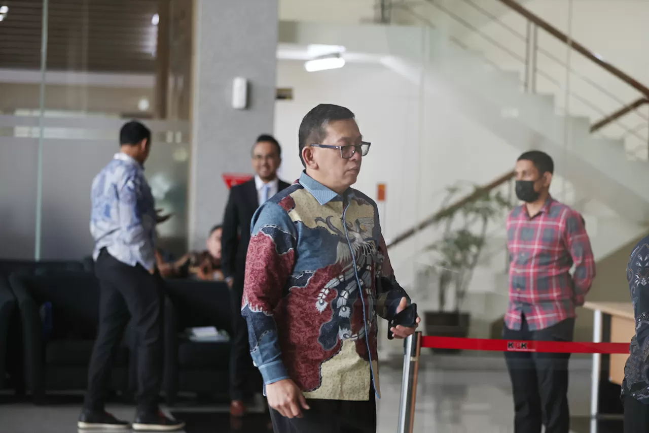 Ketua KY Temui Komisi...