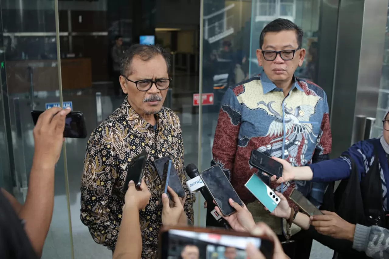Ketua KY Temui Komisi...
