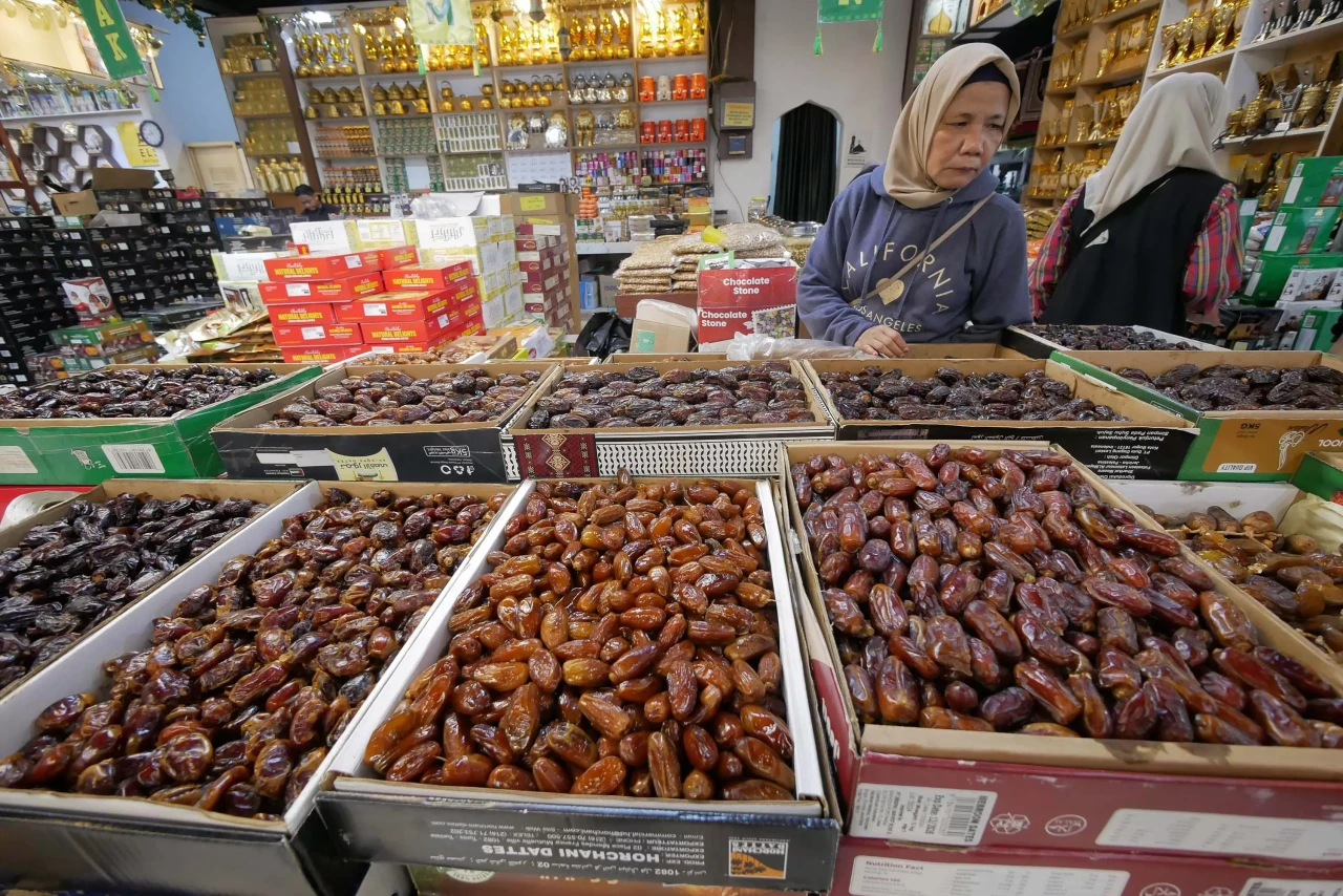 Penjualan Kurma di Tanah...