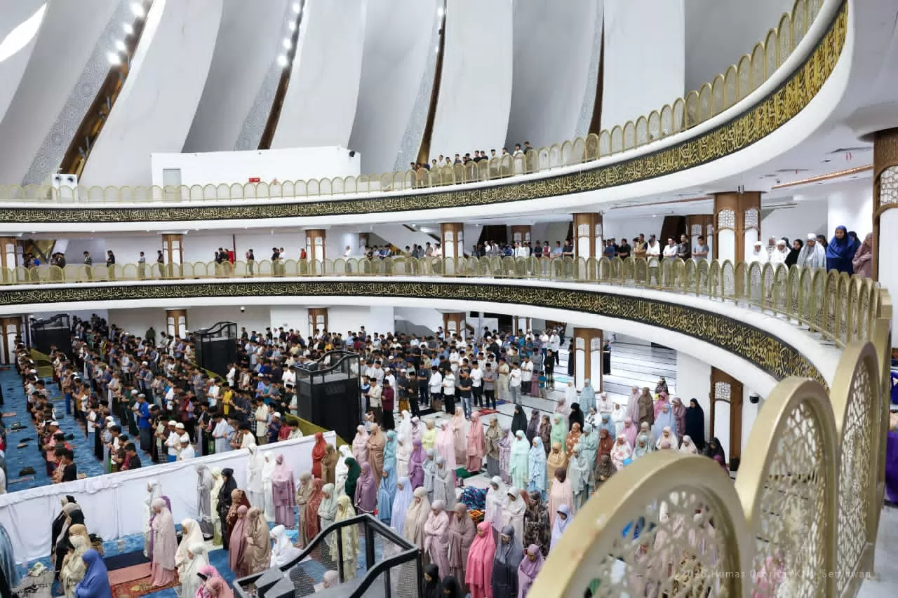 Tarawih Pertama di Masjid...