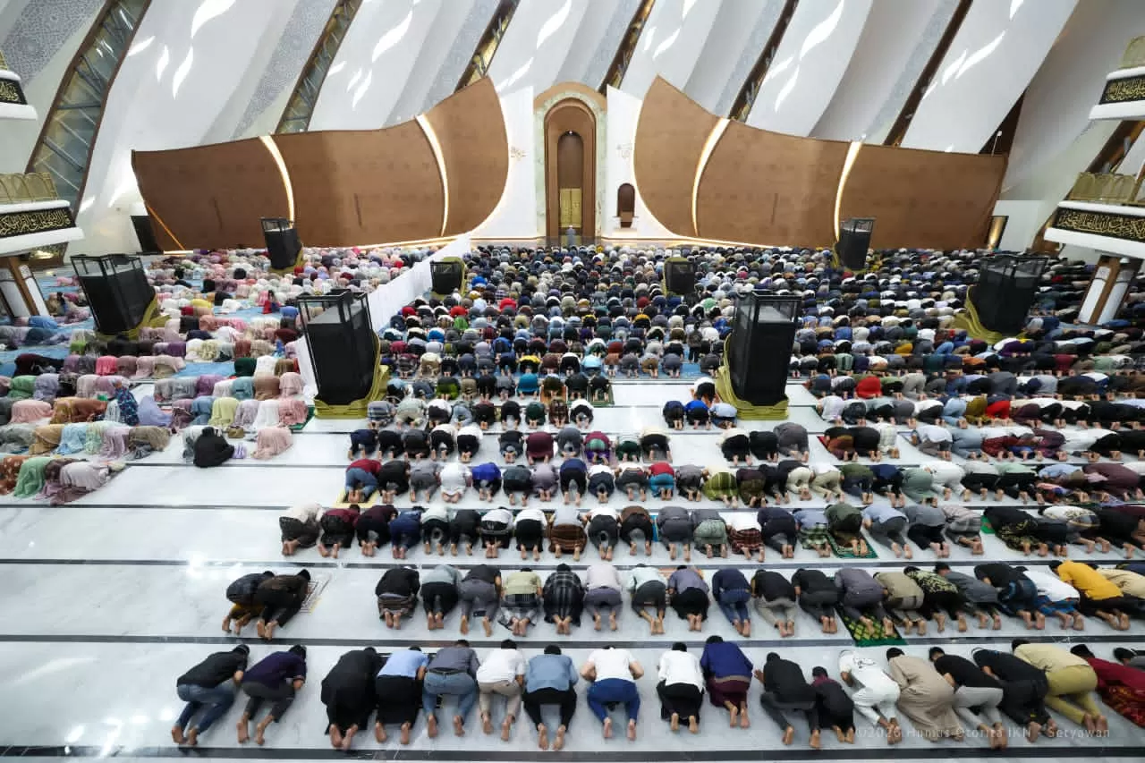Tarawih Pertama di Masjid...