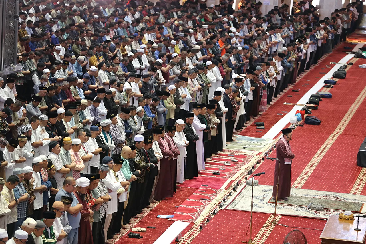 Salat Jumat Pertama...