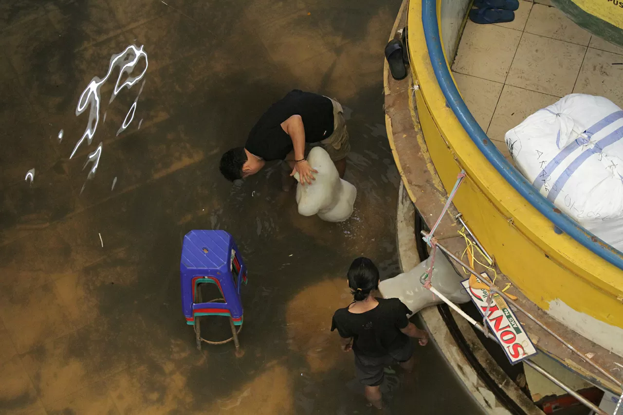 Hujan Deras Rendam Pasar...