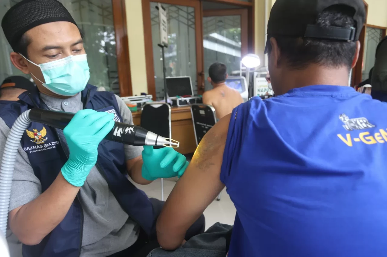 Ratusan Warga Antusias...