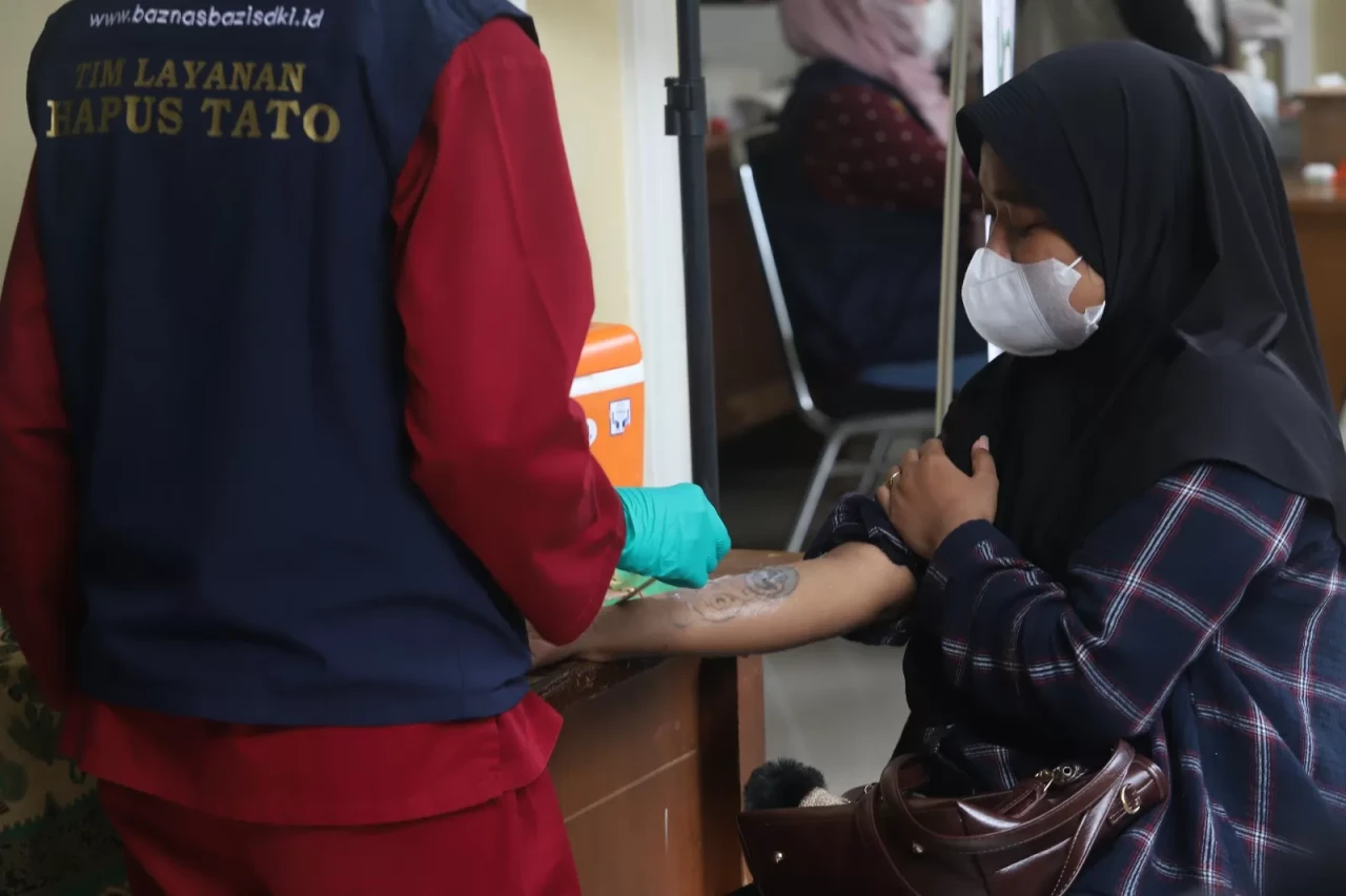 Ratusan Warga Antusias...