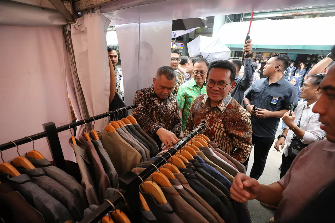 Mendag dan Menhub Tinjau...