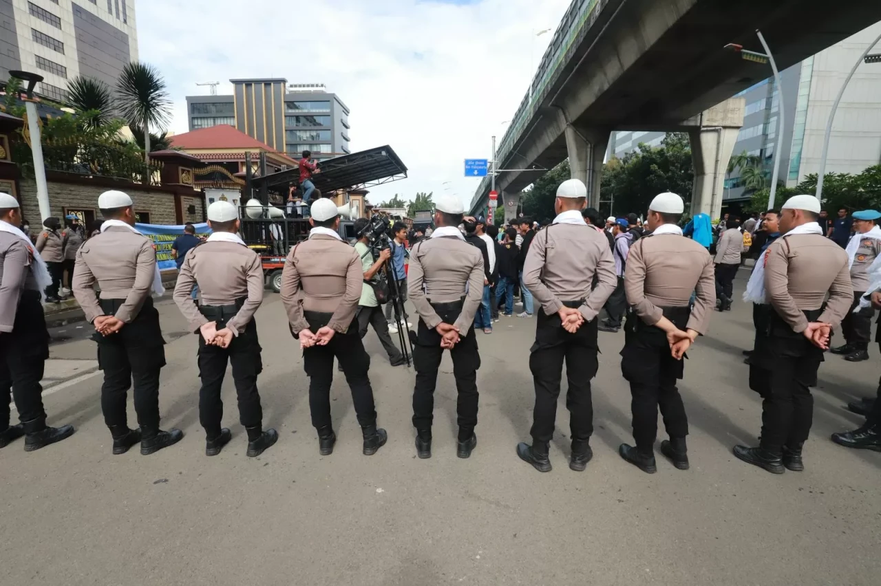 Amankan Unjuk Rasa di...