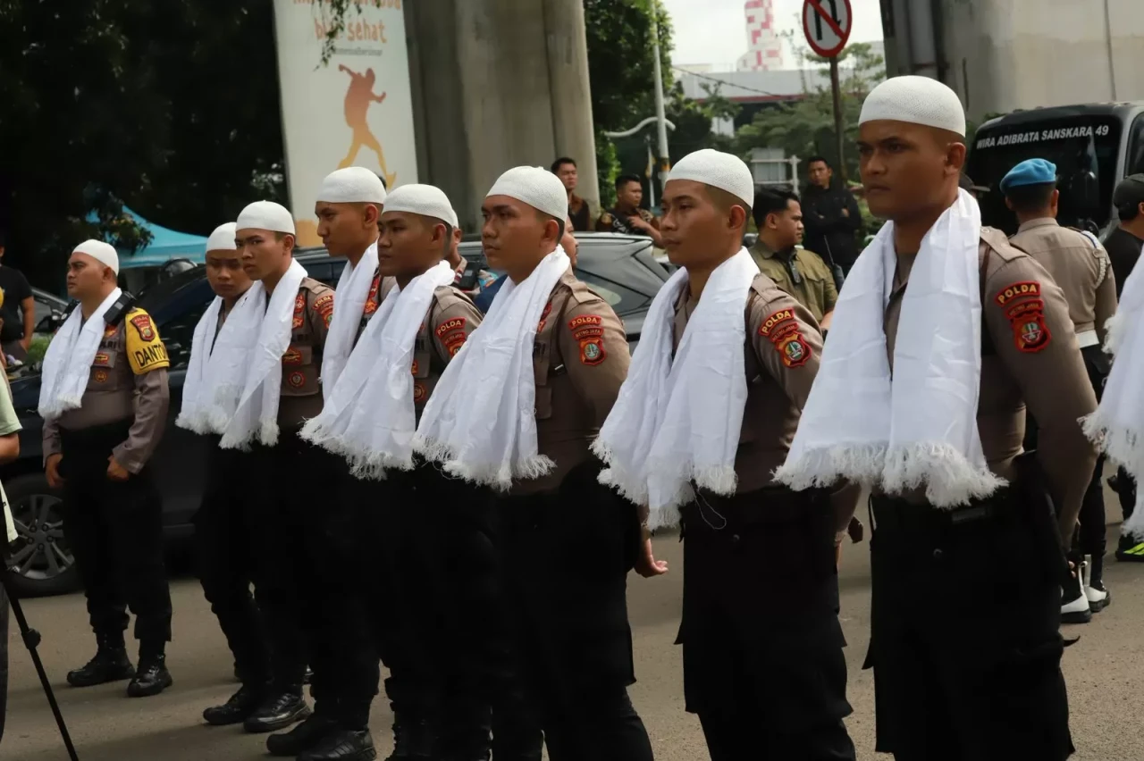 Amankan Unjuk Rasa di...