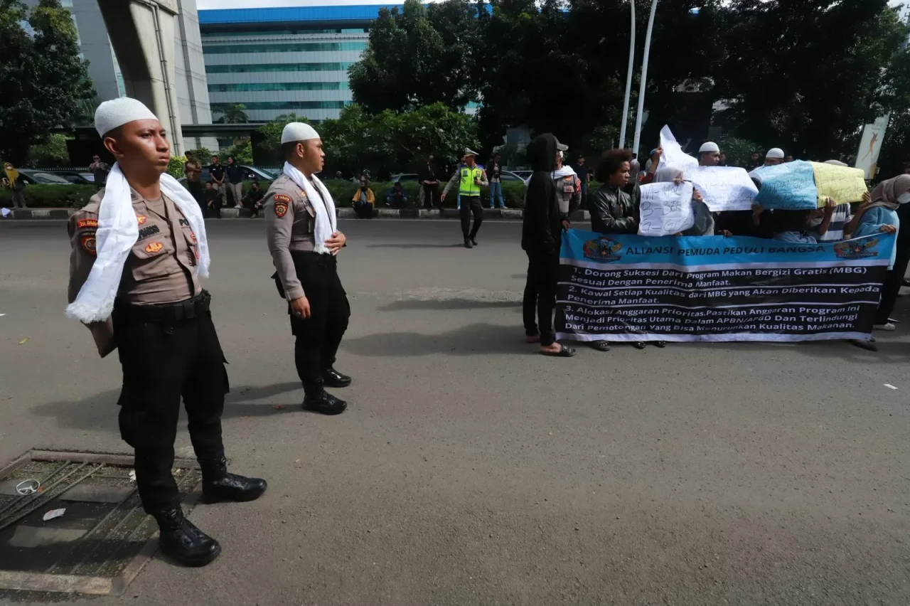 Amankan Unjuk Rasa di...