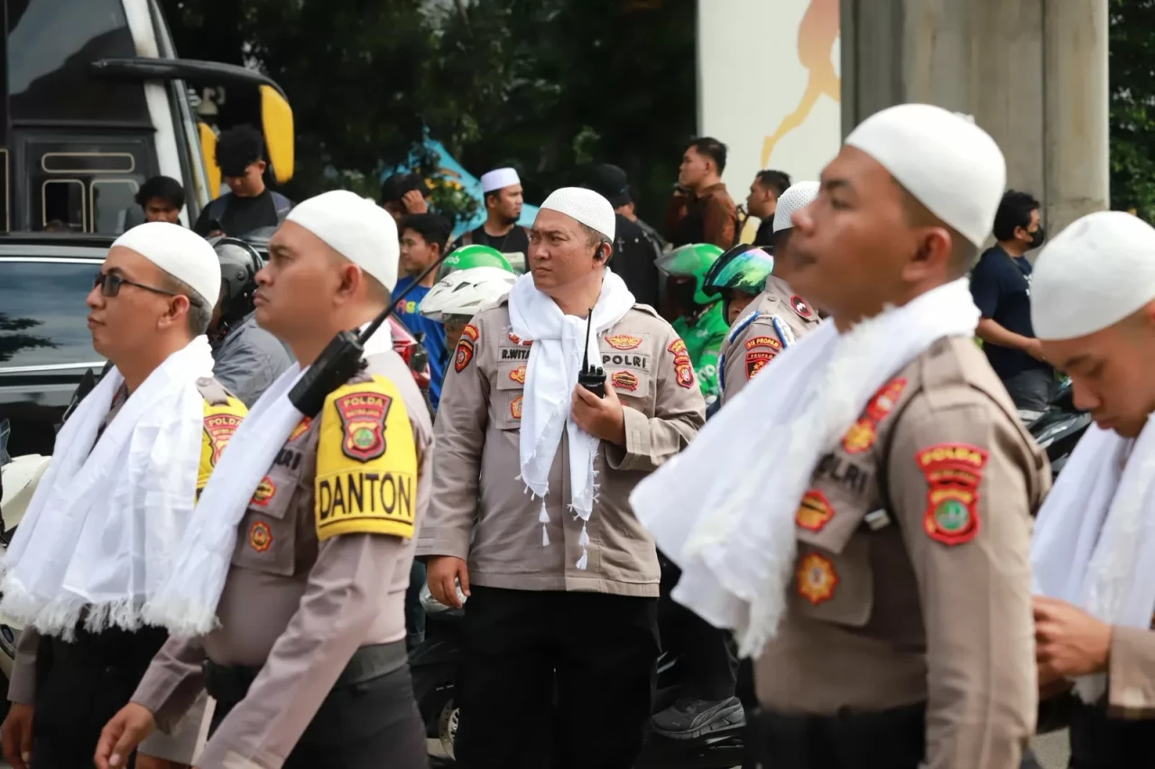 Amankan Unjuk Rasa di...