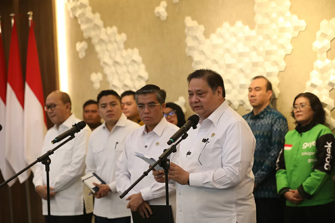 Konferensi Pers THR...
