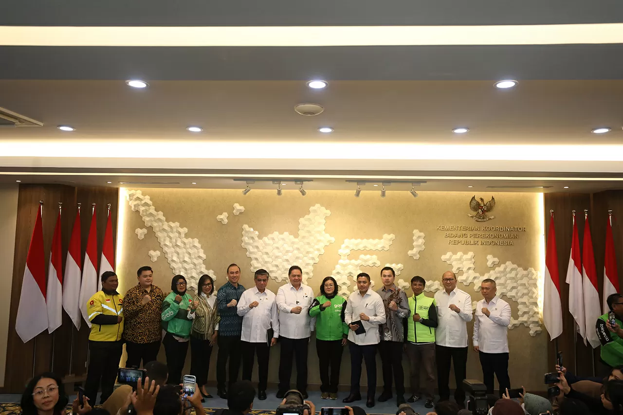 Konferensi Pers THR...