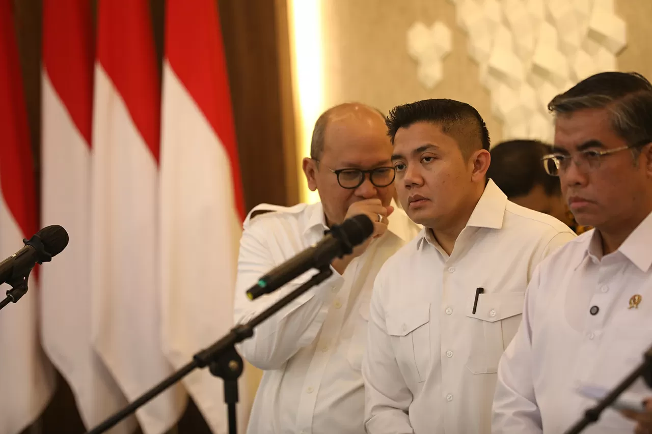 Konferensi Pers THR...