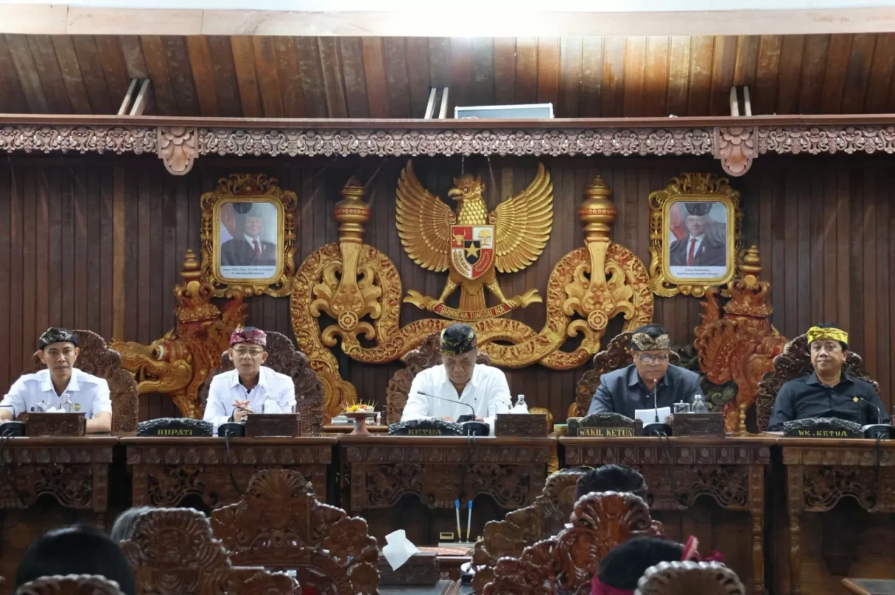 Dipimpin Ketua DPRD...