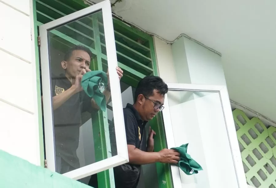 Bersih-Bersih Masjid...
