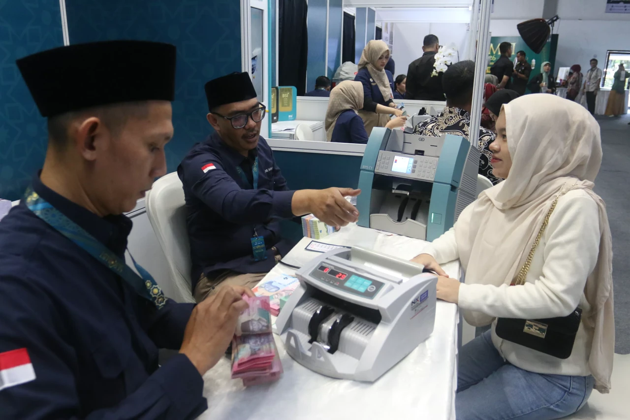 Antusias Warga Tukar...