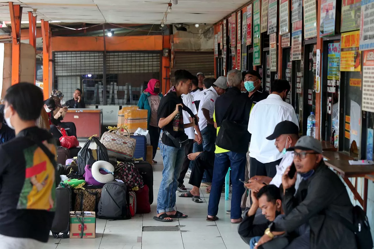 Ribuan Pemudik Berangkat...