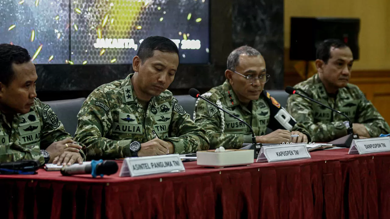 Puspom TNI Amankan Empat...