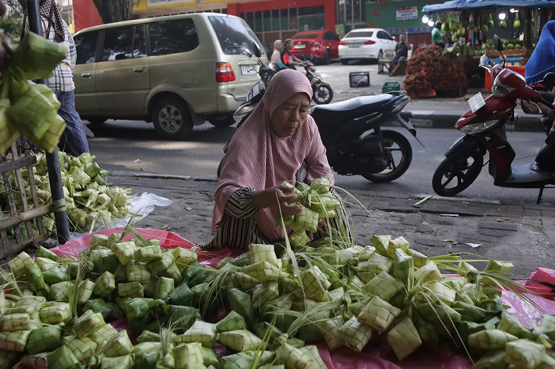 Pedagang Musiman Kulit...