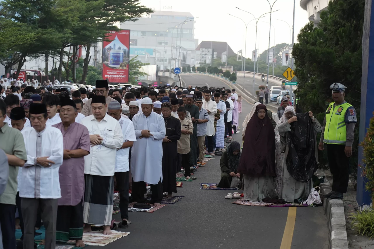 Potret Salat Idul Fitri...